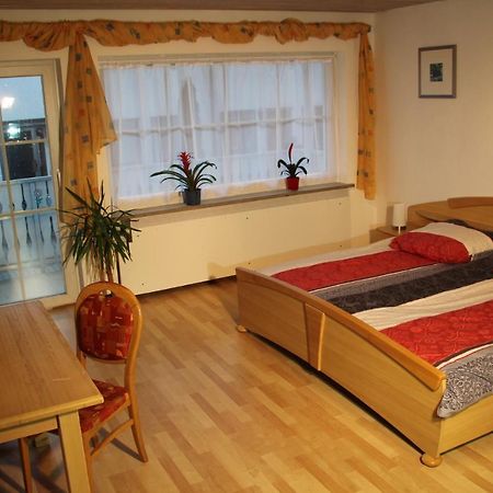 Ferienwohnung Mit 4 Schlafzimmer Fuer 2 Bis 9 Gaeste----Apartment With 4 Bedrooms For 2 To 9 Guests Nuremberga Exterior foto