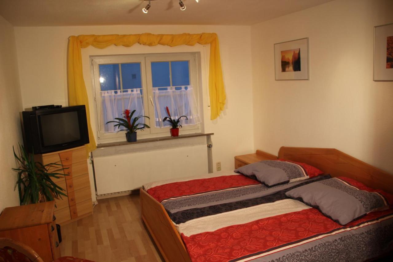 Ferienwohnung Mit 4 Schlafzimmer Fuer 2 Bis 9 Gaeste----Apartment With 4 Bedrooms For 2 To 9 Guests Nuremberga Exterior foto